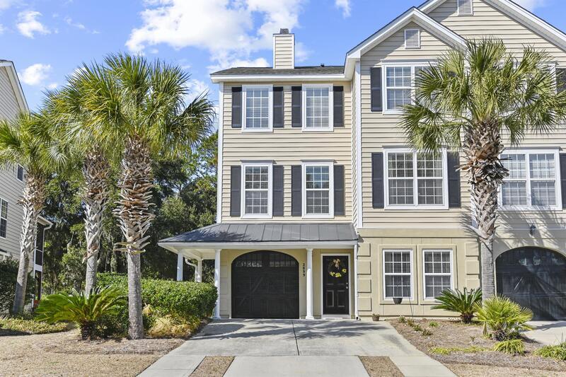 Primary Photo - 2899 Woodland Park Dr