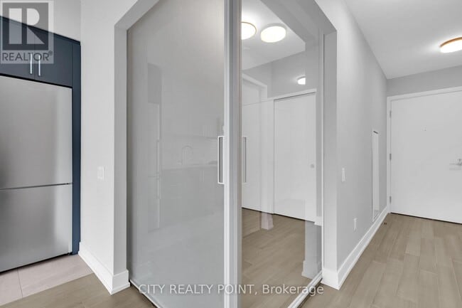 Photo du bâtiment - 664 Spadina Ave.