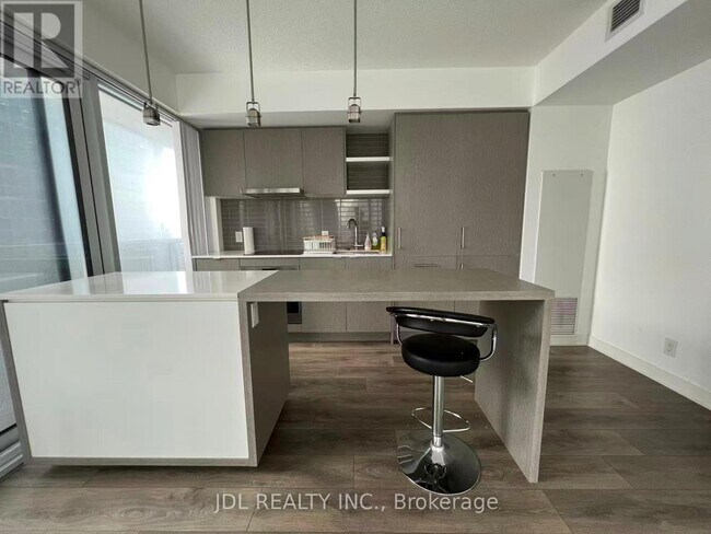 Building Photo - 88 Harbour St