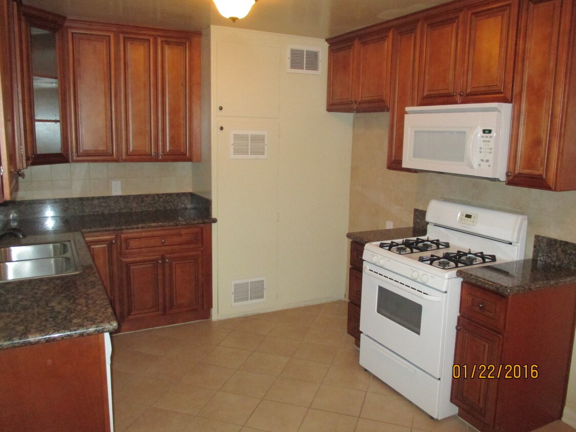 Primary Photo - 4975 Kester Ave