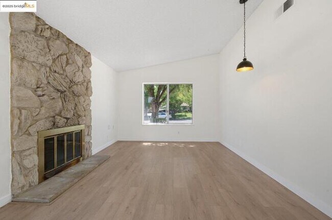 Foto del edificio - 4148 Redwood Rd