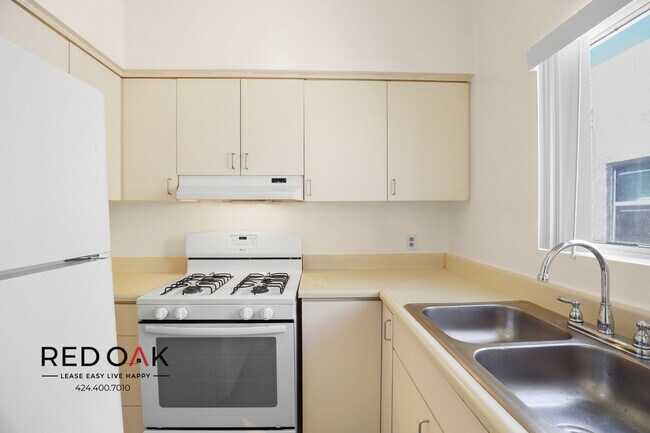 Building Photo - 733 S Coronado St