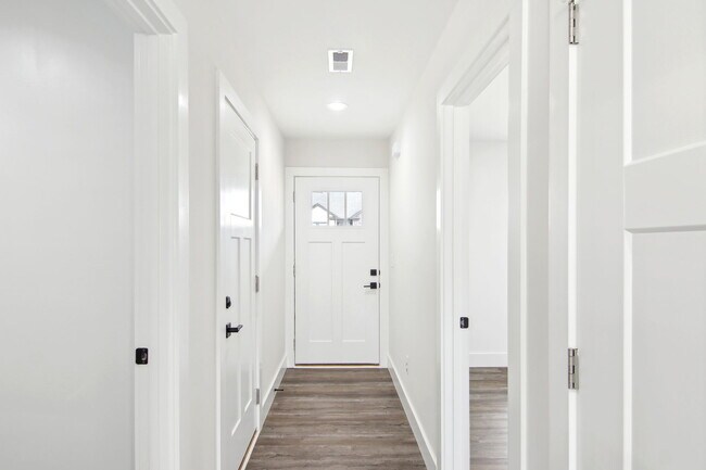Building Photo - 4019 Cedar Fls Ln