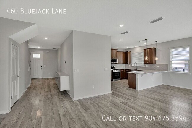 Foto del edificio - 460 Bluejack Ln