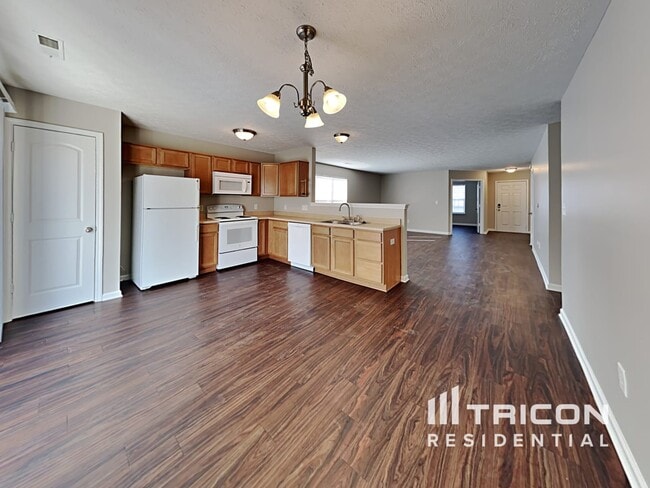 Building Photo - 7270 Burlat Ln