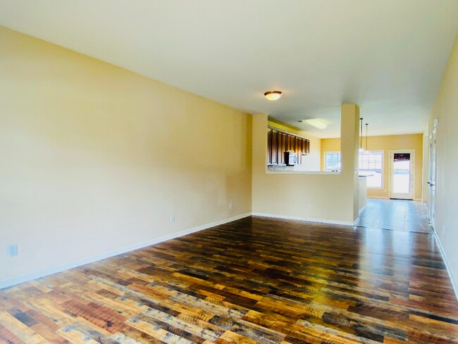 Building Photo - 11512 Top Walnut Loop