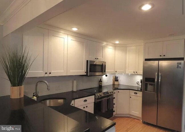 Building Photo - 143 N State St