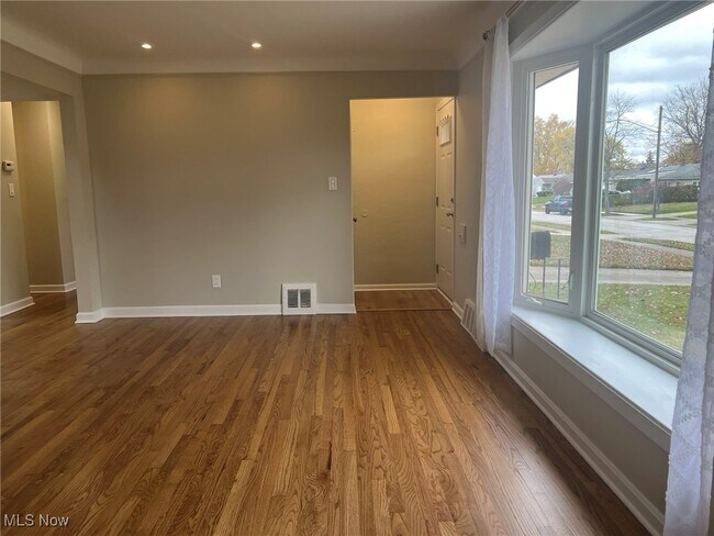 Foto del edificio - 1718 Hawthorne Dr