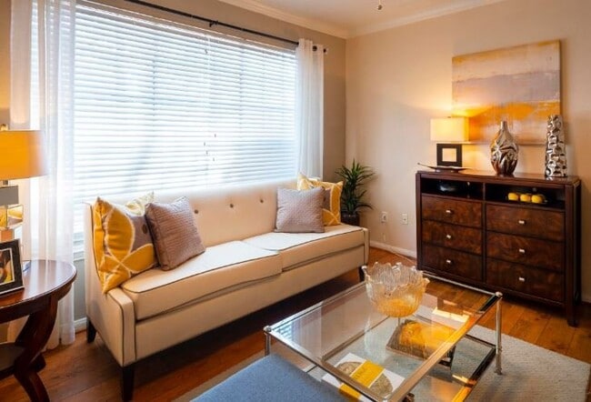 Photo - 8787 Woodway Dr (Houston, TX) Apartment