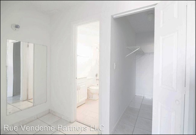 Building Photo - 2 br, 2 bath Apartment - 6960 Rue Vendome