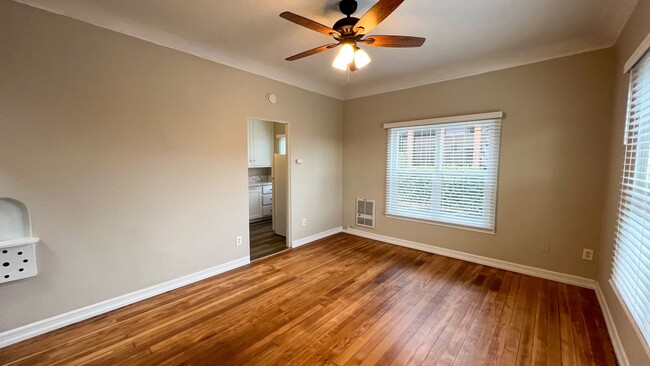 Interior Photo - 2311 4th Ave