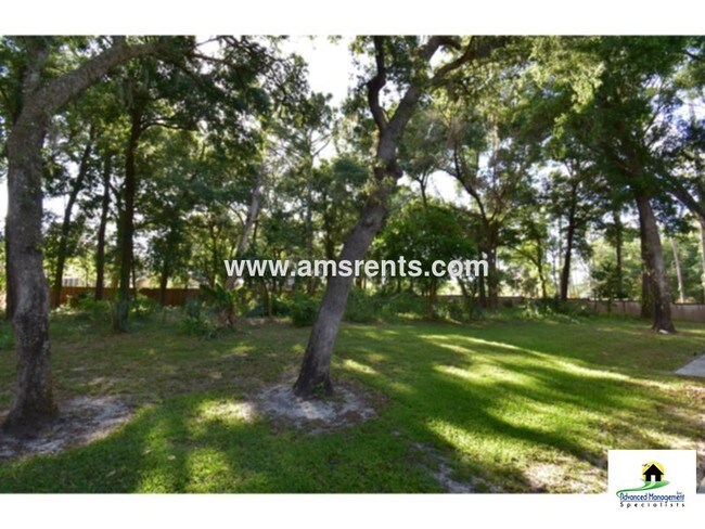 Building Photo - 1498 Deer Lake Cir
