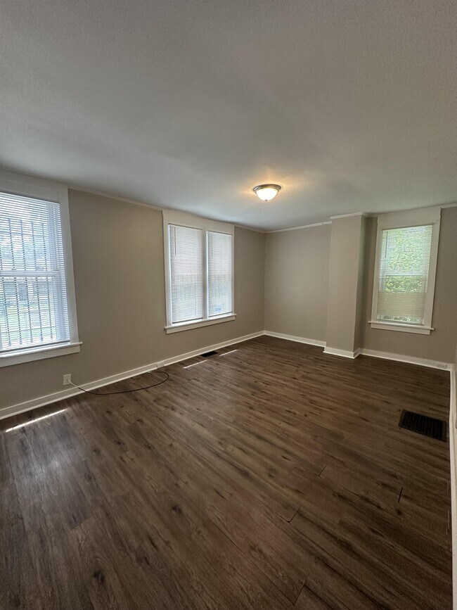 Foto del edificio - 3828 E 11th St