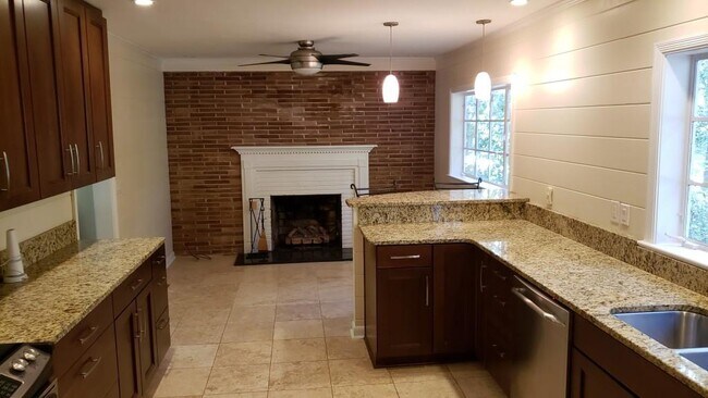 Foto del edificio - 3857 Land O Lakes Dr NE