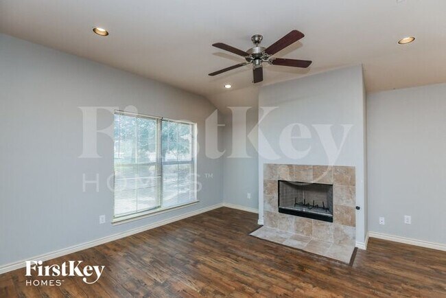 Foto del edificio - 519 Branchwood Dr