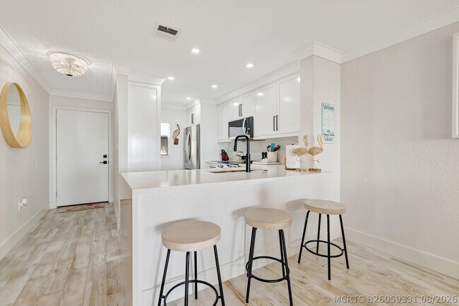 Building Photo - 7420 S Ocean Dr