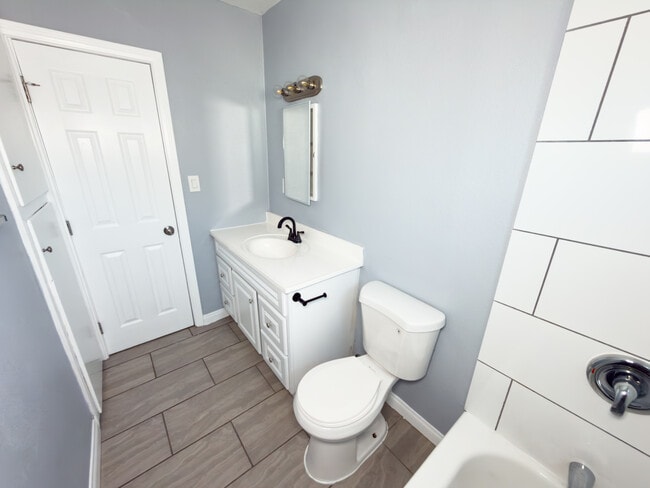 Foto del edificio - 812 W Mines Ave