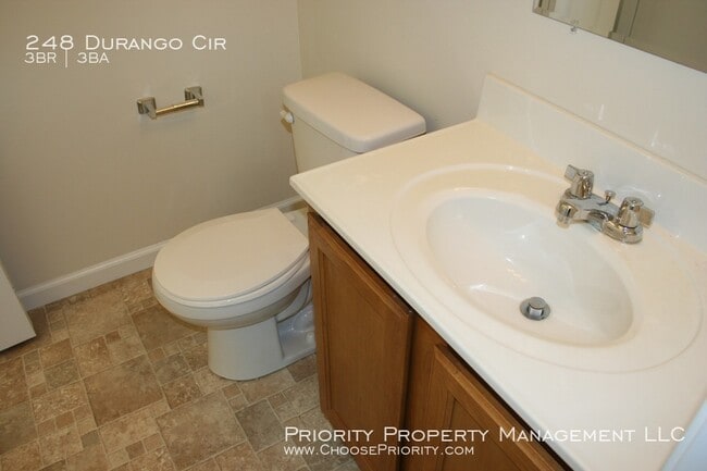 Building Photo - 3 Bedroom, 2.5 Bathroom Townhome, Broadway