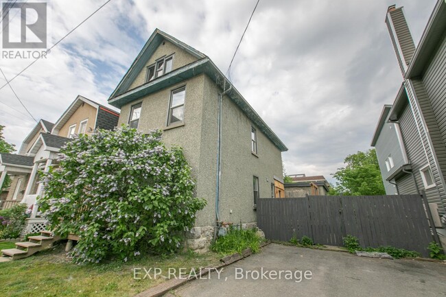 Building Photo - 341 Parkdale Ave