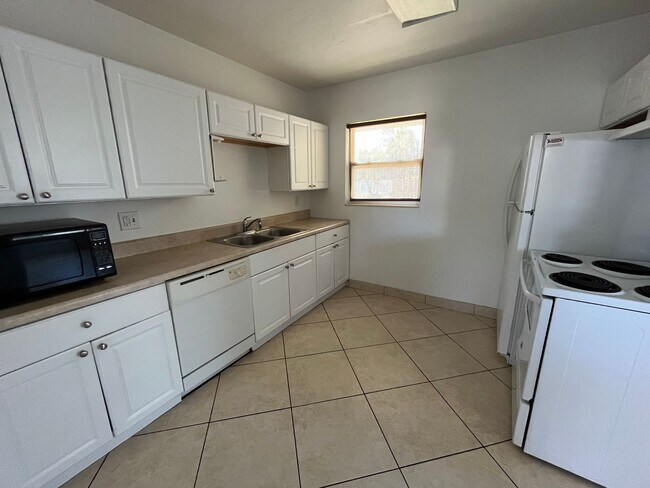 Foto del edificio - 2154 Inner Cass Cir