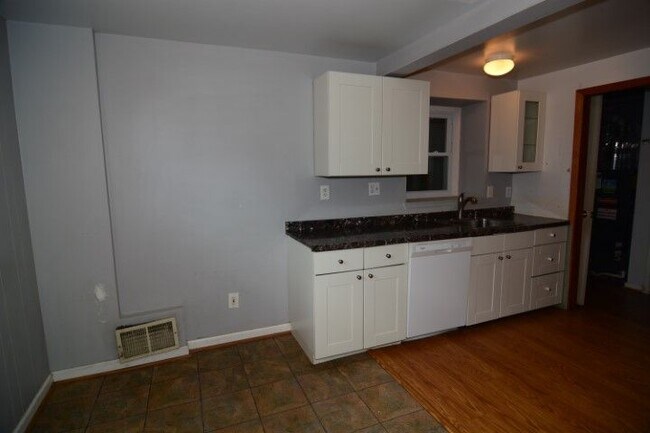 Foto del edificio - 10647 Maple St