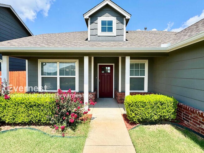 Foto del edificio - Spacious 4-Bedroom Home with Modern Amenit...