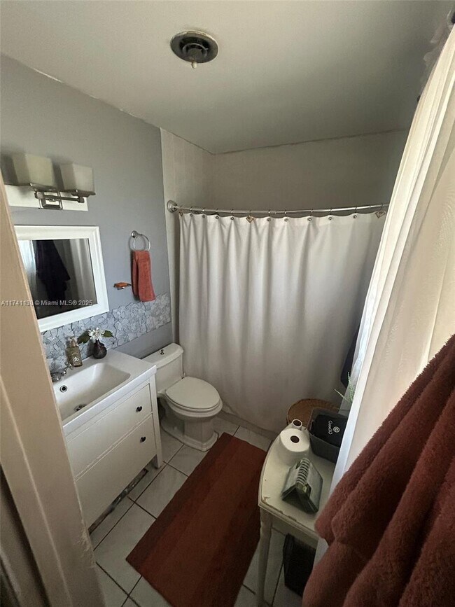 Building Photo - 3 bedroom in Miami Gardens FL 33169
