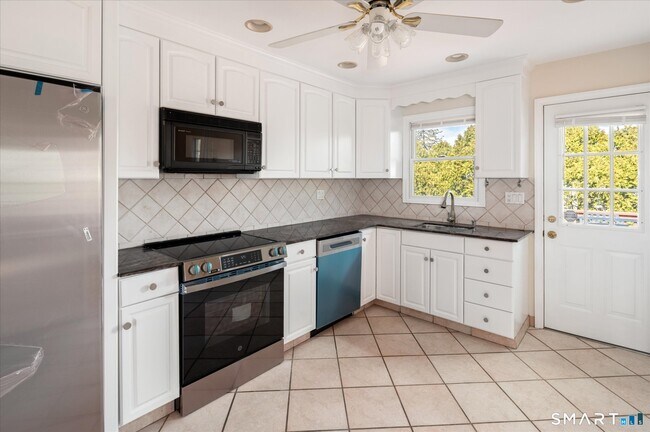 Foto del edificio - 48 Lanell Dr