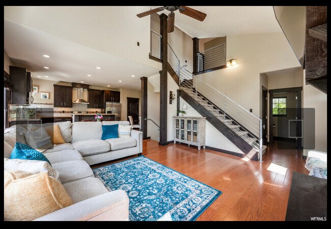 Main Floor - Living Room - 822 E Olivia Ct