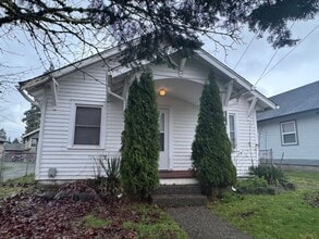 Building Photo - 1514 Summit Dr