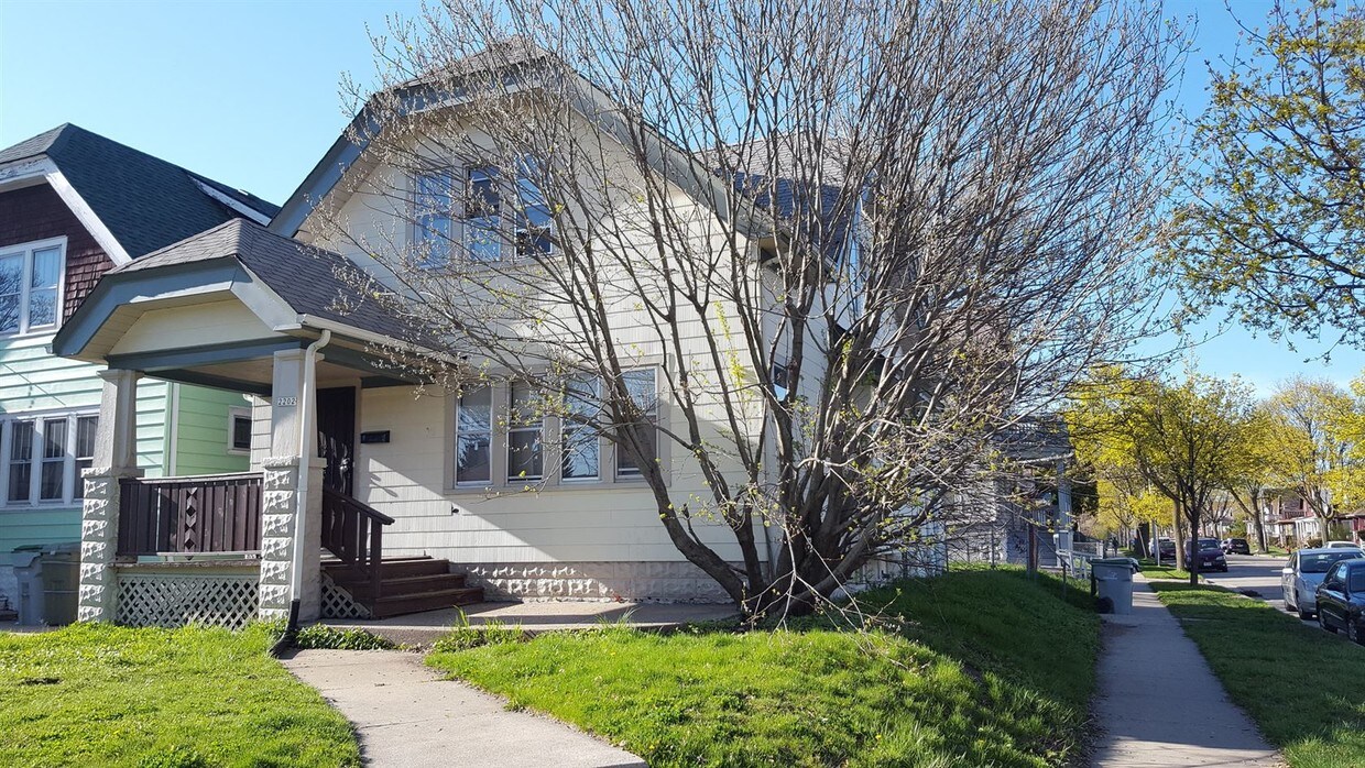 Primary Photo - 2202 W Vienna Ave