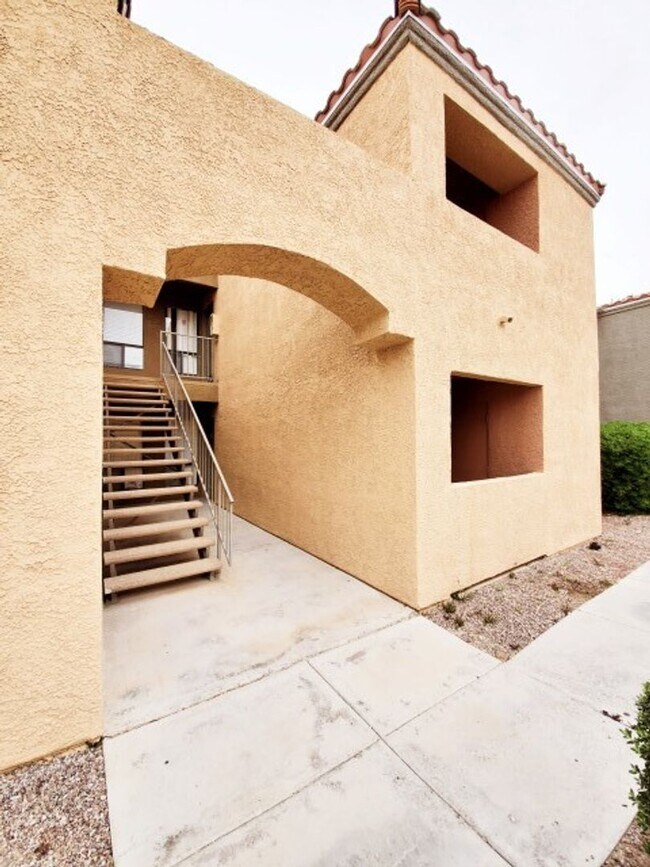 Foto del edificio - BEAUTIFUL 1 BEDROOM IN DESERT SHORES!