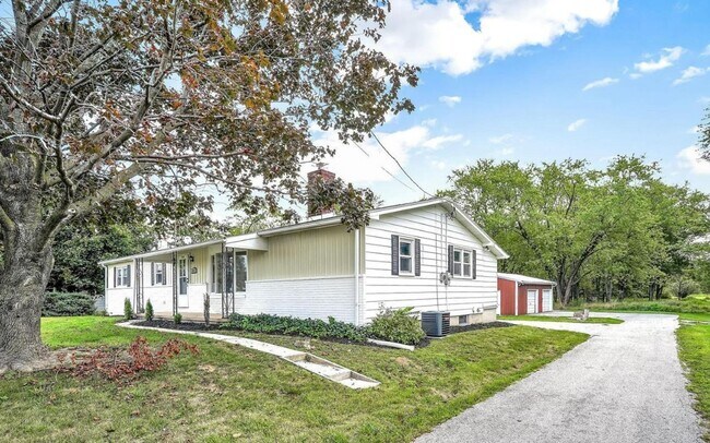 Building Photo - Coming Soon! 3 Bedroom 1.5 Bath Home in Fa...