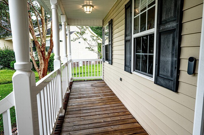 Foto del edificio - 211 Canterwood Ln