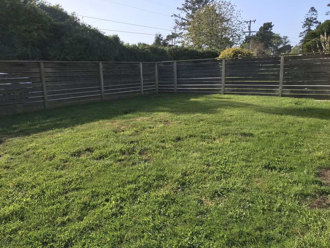 Building Photo - 1725 Anderson Ave