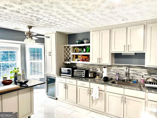 Foto del edificio - 3310 Stratton Ln