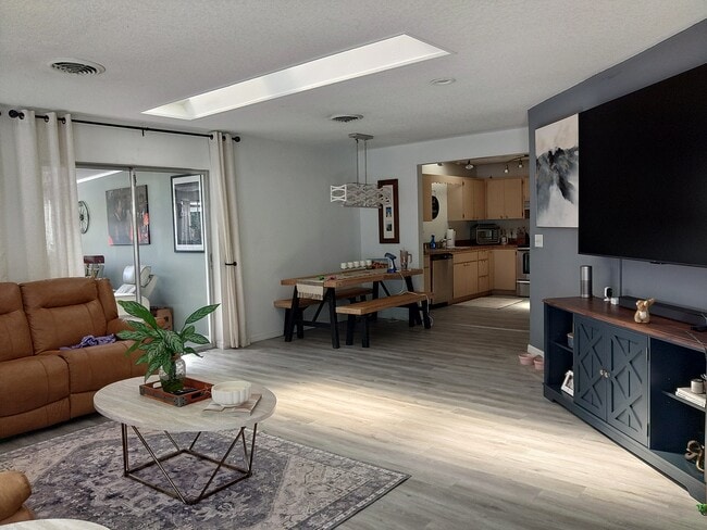 Photo - 755 SW Rustic Cir House