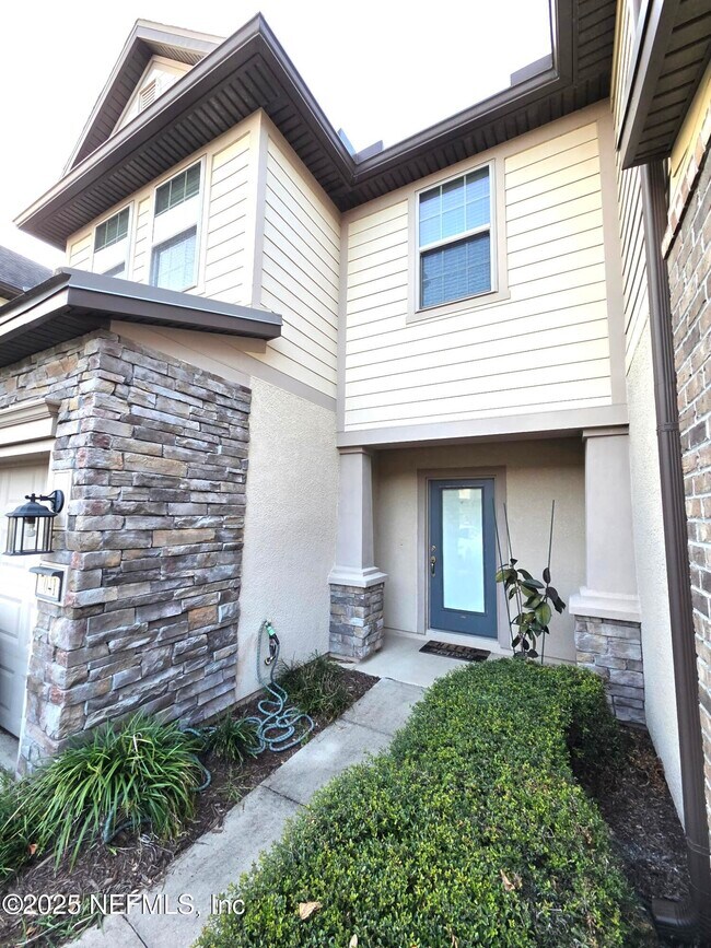 Foto del edificio - 7041 Beauhaven Ct