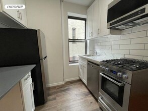 Building Photo - 542 E 82nd St