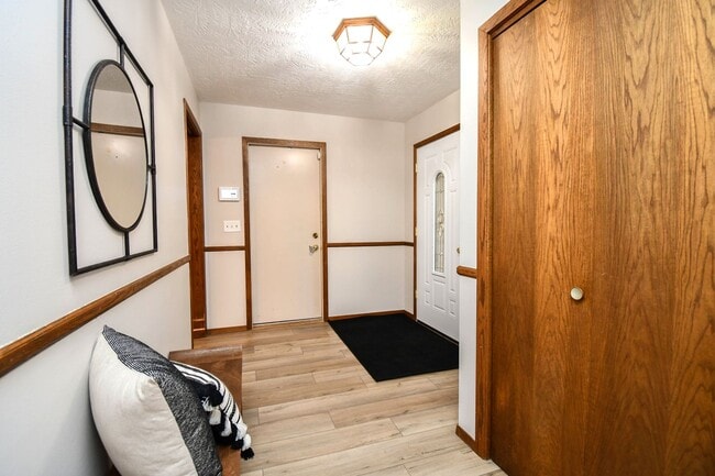 Foto del edificio - 3305 E 33rd St