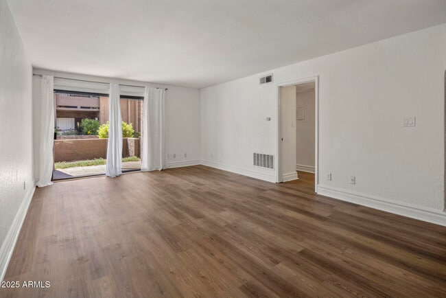 Building Photo - 3825 E Camelback Rd