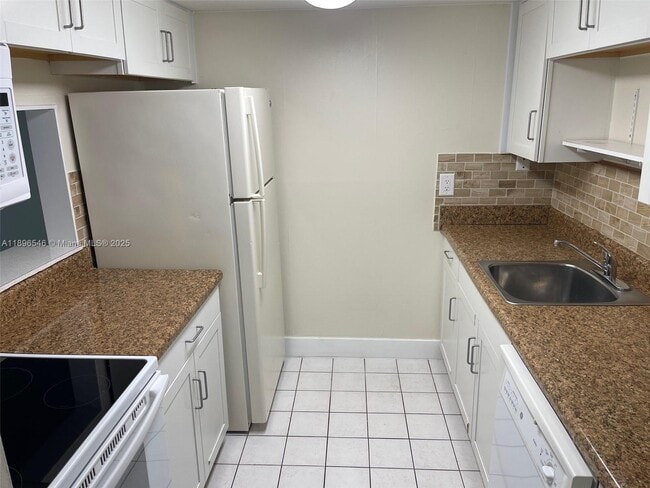 Building Photo - 14221 N Kendall Dr