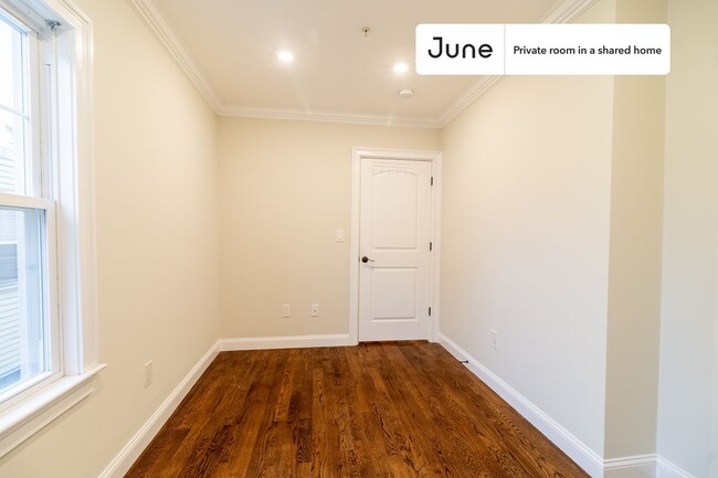 Building Photo - Room in Shared 4 bed/1.5 bath home