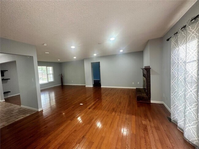 Building Photo - 14331 Rainy Lake Drive