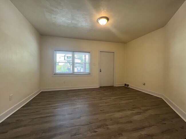 Building Photo - 3 Bedroom Home for Rent