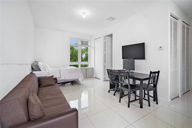 Foto del edificio - 10400 NW 63rd Terrace