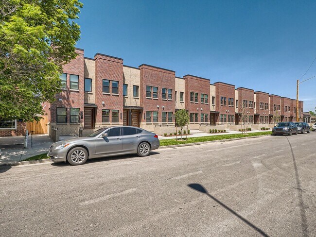 Building Photo - Stunning 2023- Built Brownstone-Style Town...