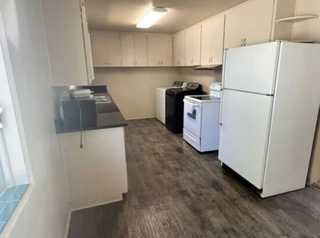 Building Photo - "Charming 2-Bedroom Oasis in Boise's Heart...