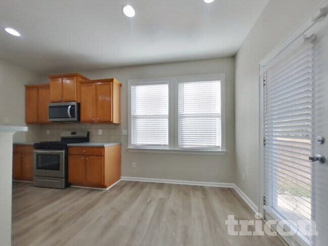 Foto del edificio - 5213 Inverness Ct