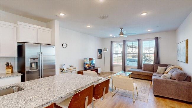 Building Photo - 2926 ELLE DR